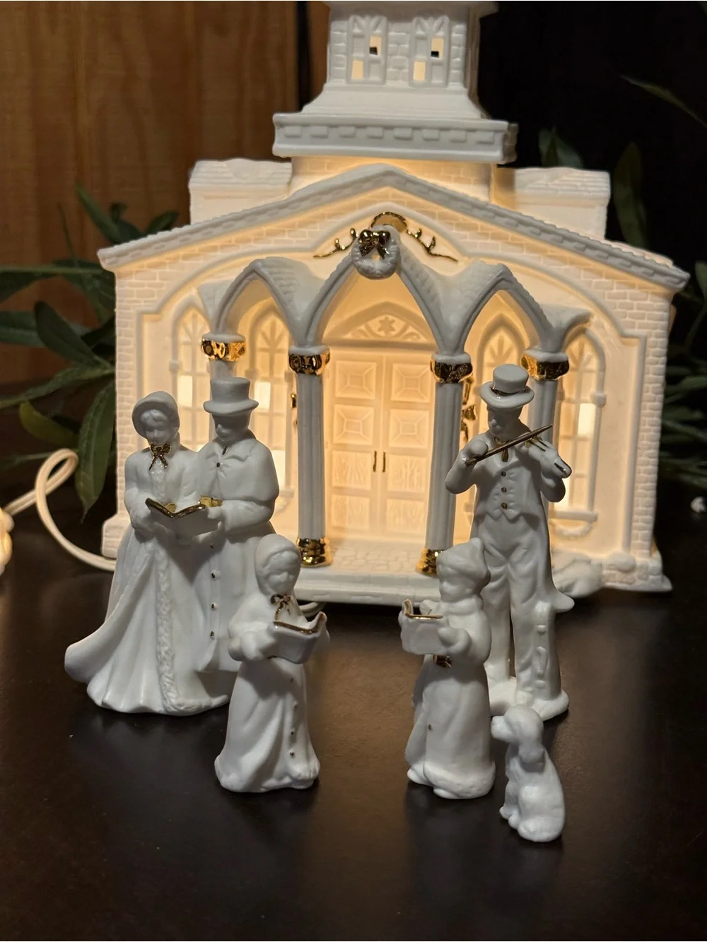 1997 Galleria Grandeur Noel White Lighted Church Set 8 Pc Bisque